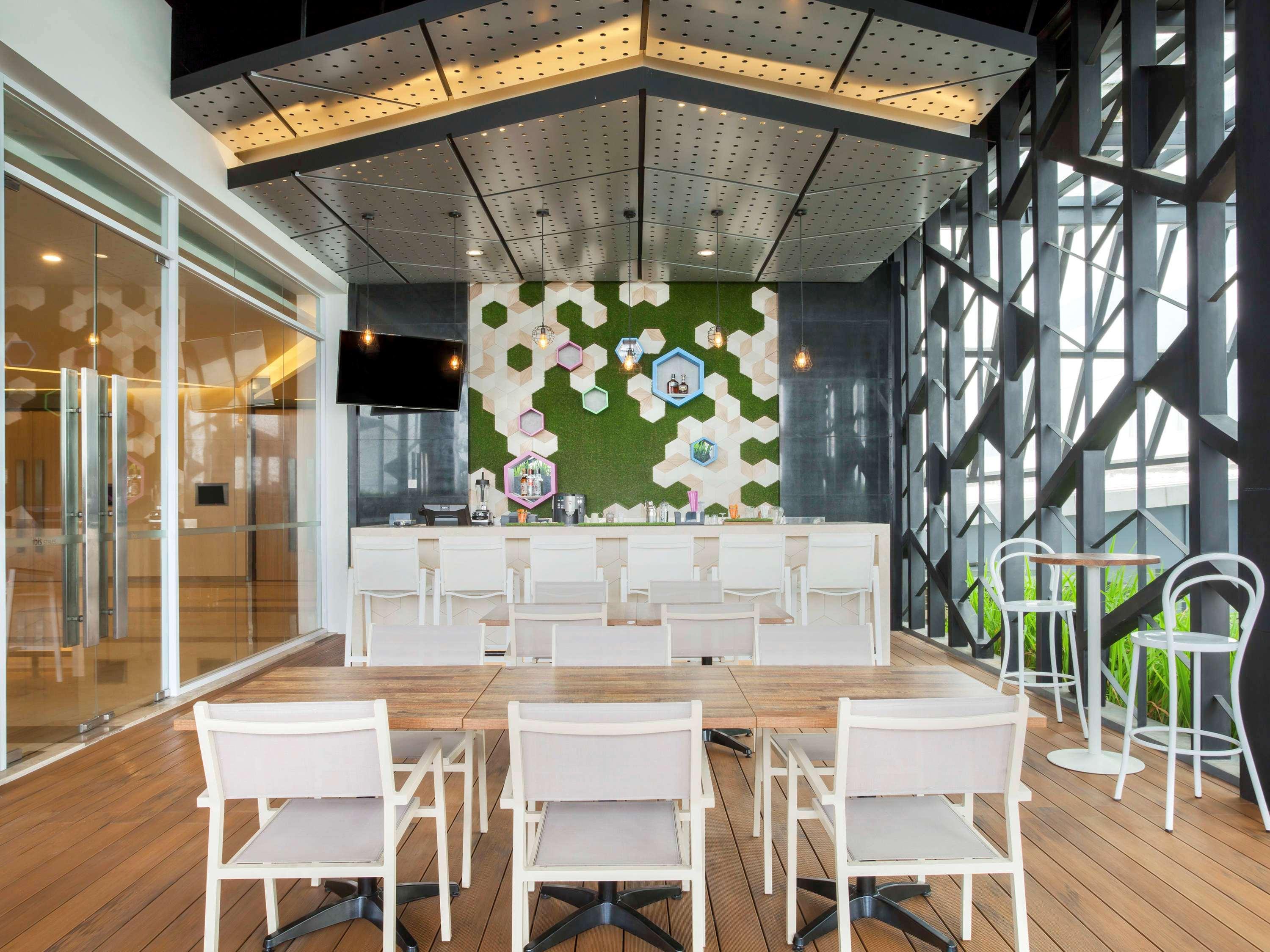 Ibis Styles Jakarta Sunter Eksteriør bilde